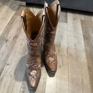 Women’s cowboy boots
